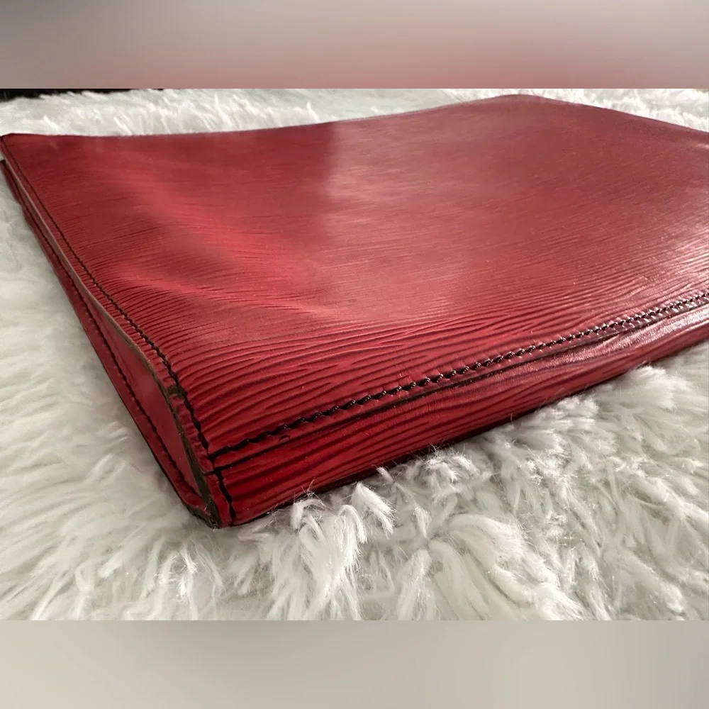 Authentic Louis Vuitton Epi Leather Red Jules GM‎ Pochette Bag Clutch Pouch